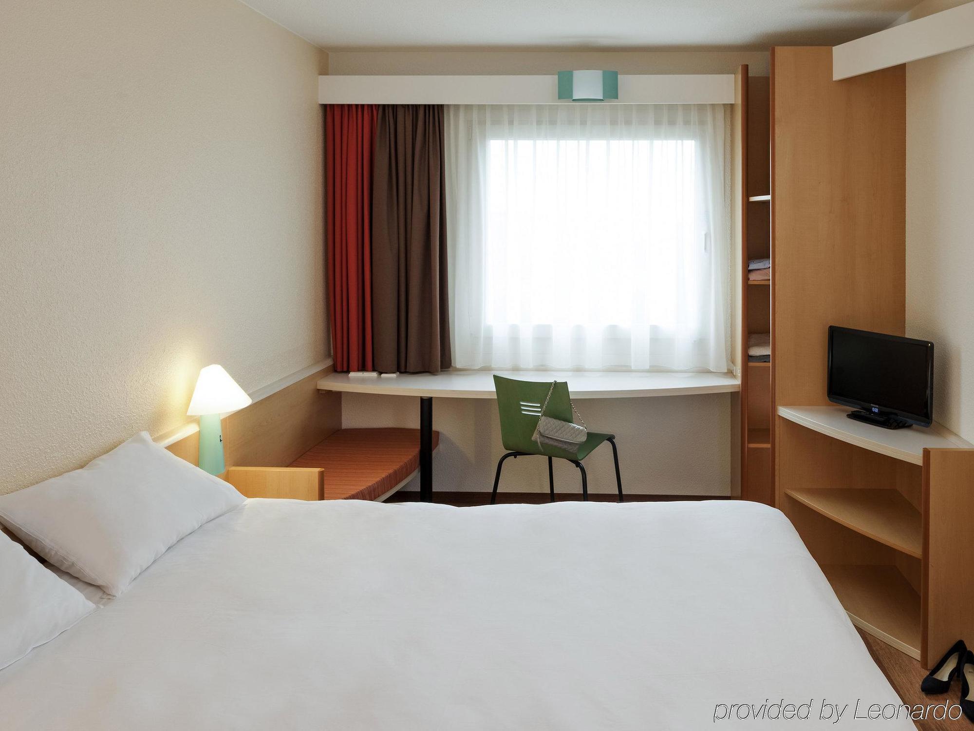 Ibis Lyon L'Isle D'Abeau Hotel Zewnętrze zdjęcie