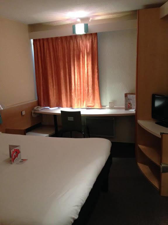 Ibis Lyon L'Isle D'Abeau Hotel Zewnętrze zdjęcie